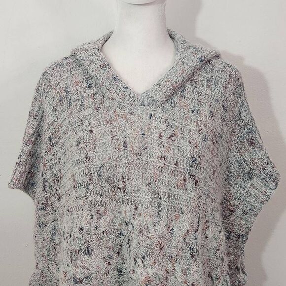 Cupio Gray Chunky Knit Poncho Sweater Size Small/Medium NWT Gray Hoodie Sweater - Picture 3 of 9